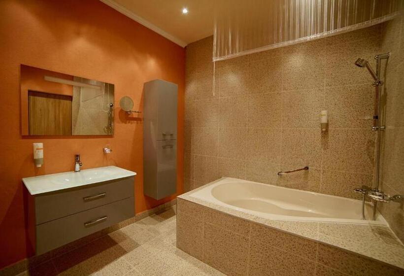 غرفة سوبيريور, Astoria