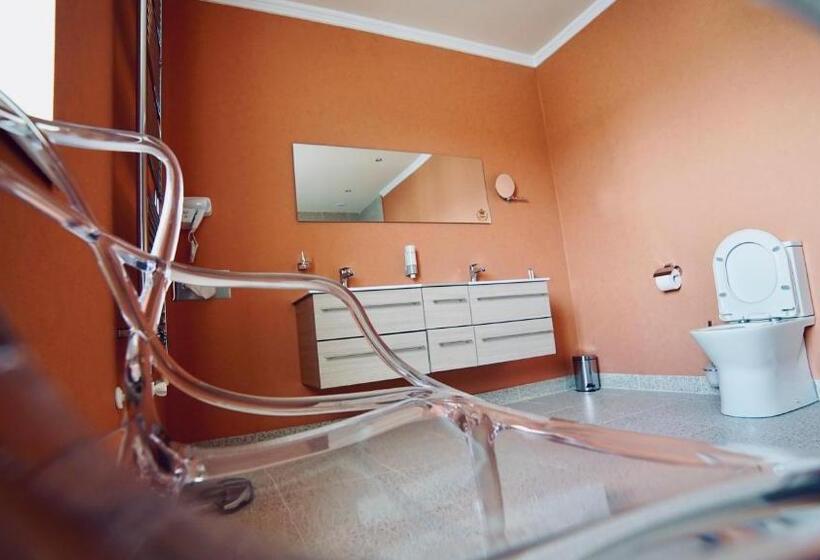 شقة غرفتين, Astoria