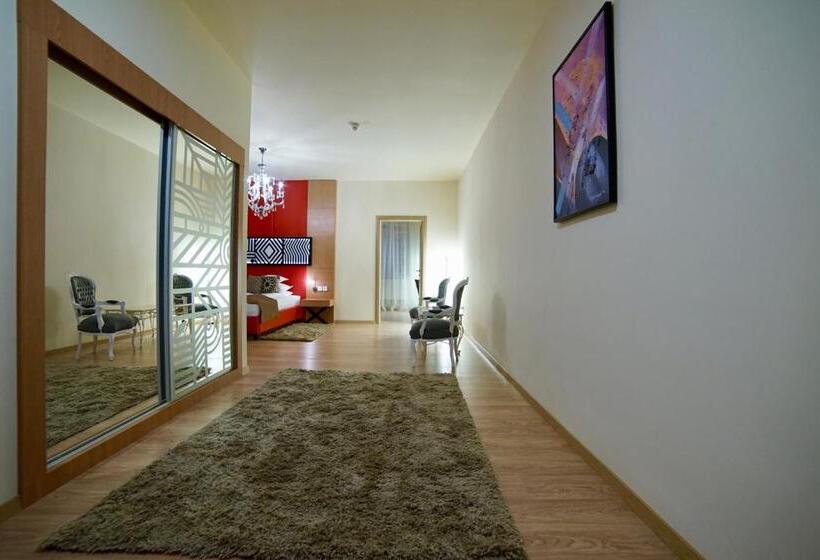 شقة غرفتين, Astoria