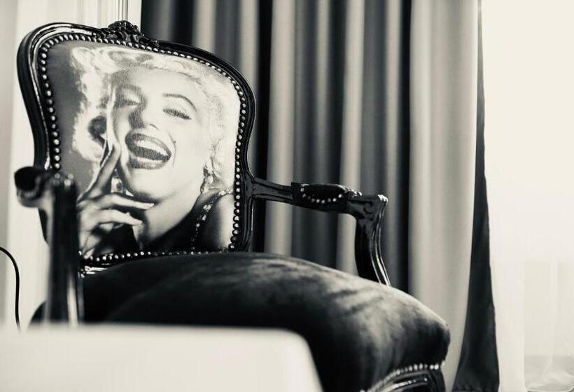 غرفة قياسية, Astoria