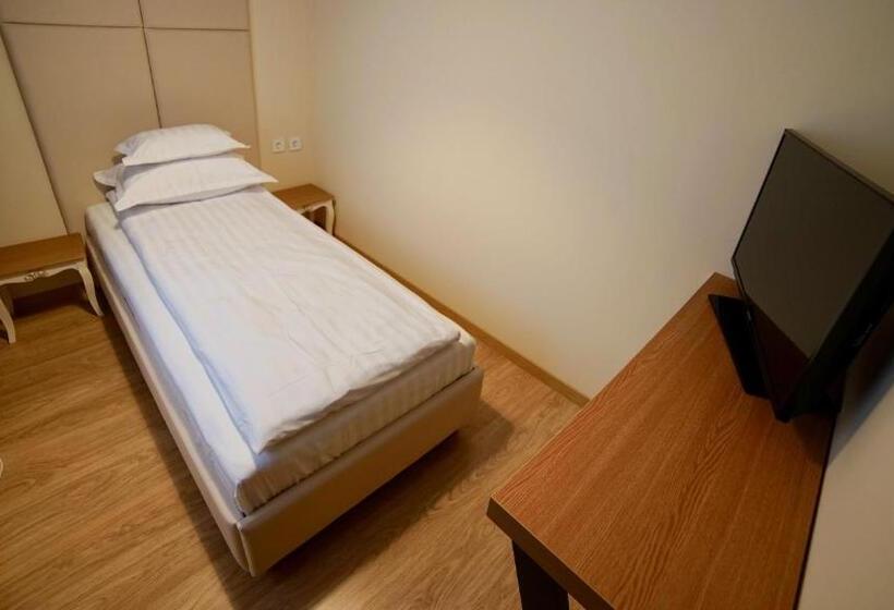 غرفة عائلية, Astoria