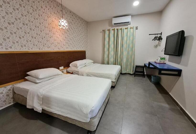 غرفة ديلوكس ثلاثية, Bestari