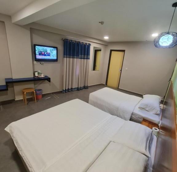 غرفة ديلوكس ثلاثية, Bestari