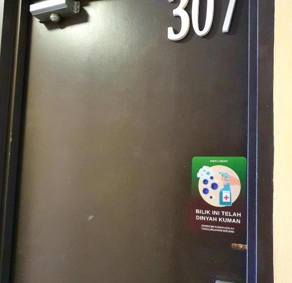 غرفة ديلوكس ثلاثية, Bestari