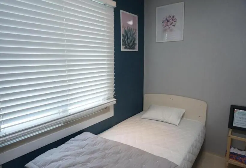 اتاق استاندارد, Airport Guesthouse