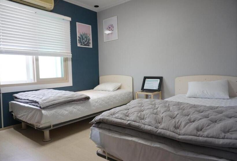 Номер Стандарт, Airport Guesthouse