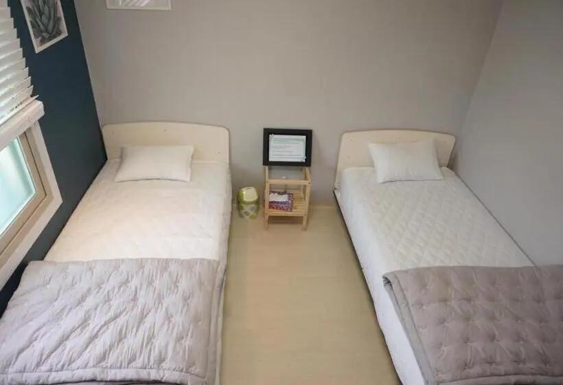 اتاق استاندارد, Airport Guesthouse