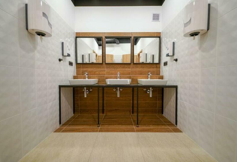 تختخواب در اتاق مشترک, Chors Like A Hotel   1st World Nft Block & Art Capsule Hostel Metachors