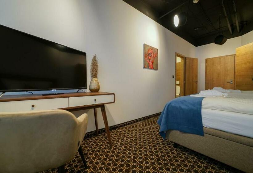 Economy Triple Room, Chors Like A Hotel   1st World Nft Block & Art Capsule Hostel Metachors