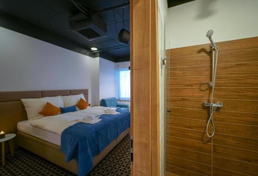 Economy Triple Room, Chors Like A Hotel   1st World Nft Block & Art Capsule Hostel Metachors