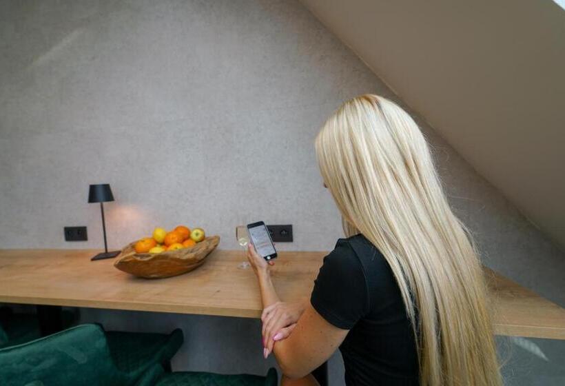 اتاق استاندارد با سرویس بهداشتی مشترک, Chors Like A Hotel   1st World Nft Block & Art Capsule Hostel Metachors