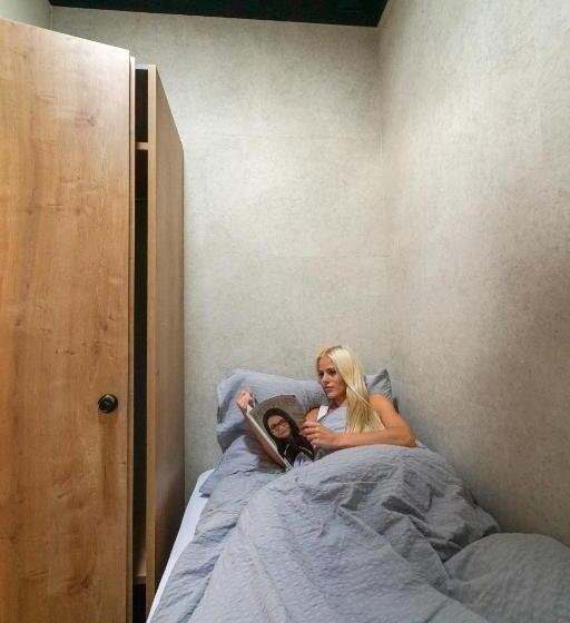 اتاق استاندارد با سرویس بهداشتی مشترک, Chors Like A Hotel   1st World Nft Block & Art Capsule Hostel Metachors