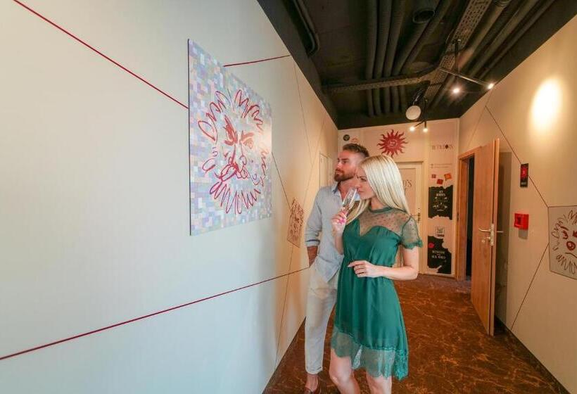 اتاق استاندارد با سرویس بهداشتی مشترک, Chors Like A Hotel   1st World Nft Block & Art Capsule Hostel Metachors