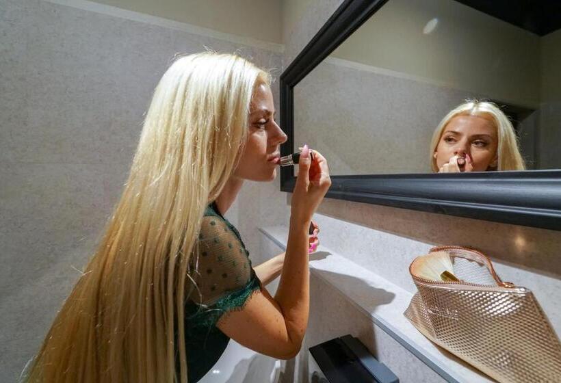 اتاق استاندارد با سرویس بهداشتی مشترک, Chors Like A Hotel   1st World Nft Block & Art Capsule Hostel Metachors