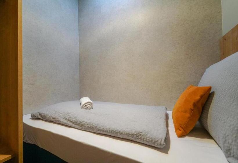 اتاق استاندارد با سرویس بهداشتی مشترک, Chors Like A Hotel   1st World Nft Block & Art Capsule Hostel Metachors