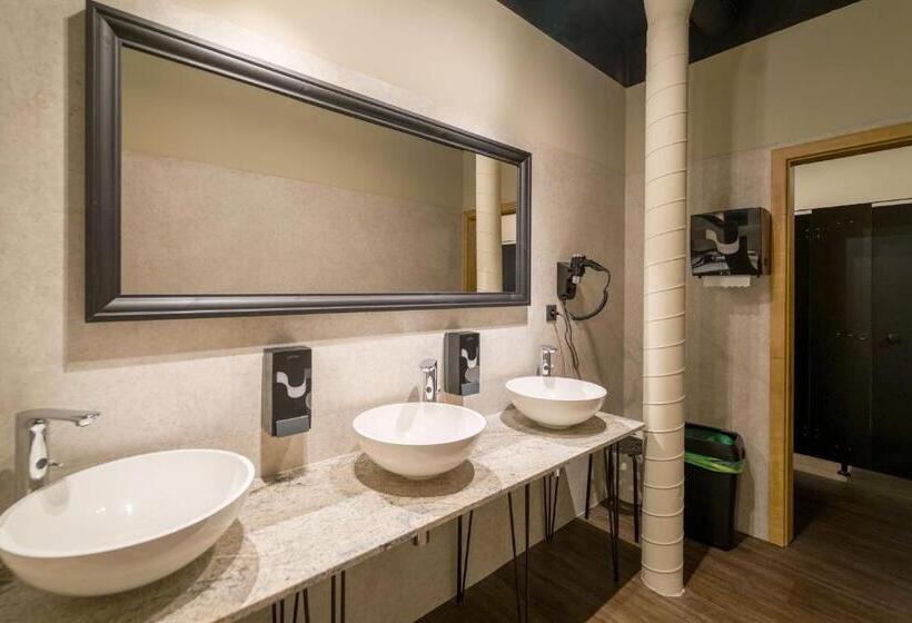 اتاق استاندارد با سرویس بهداشتی مشترک, Chors Like A Hotel   1st World Nft Block & Art Capsule Hostel Metachors