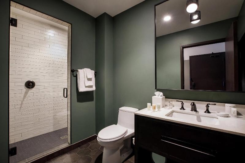 キングサイズベッドのデラックスルーム, Cyrus Hotel, Topeka, A Tribute Portfolio