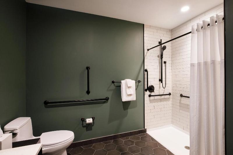 キングサイズベッドのデラックスルーム, Cyrus Hotel, Topeka, A Tribute Portfolio