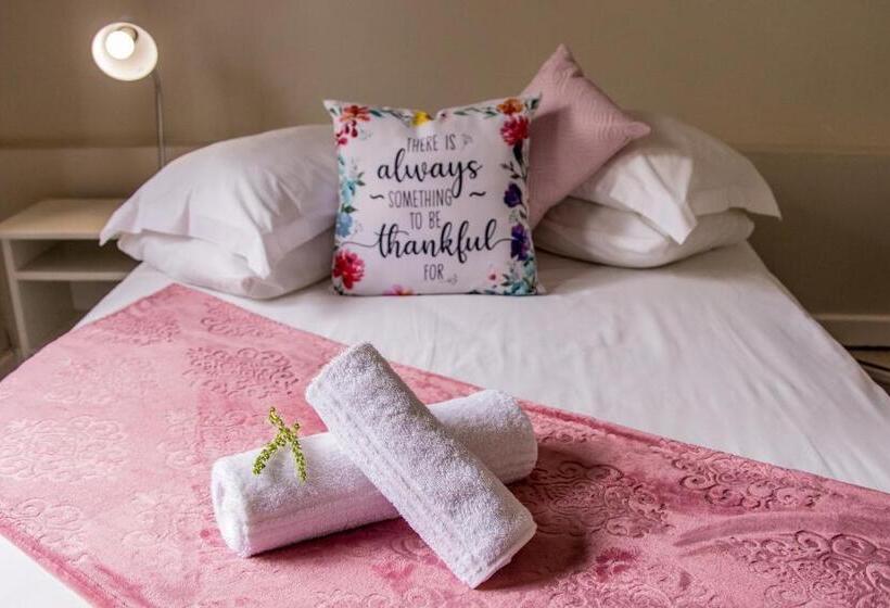 スタンダードルーム, Dreamers Guesthouse   No Loadshedding