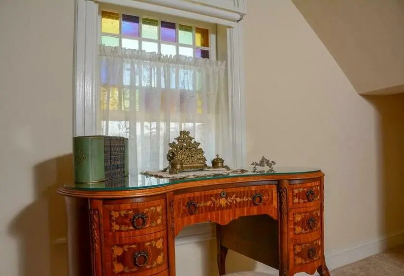 デラックススイート, The Towers Bed & Breakfast