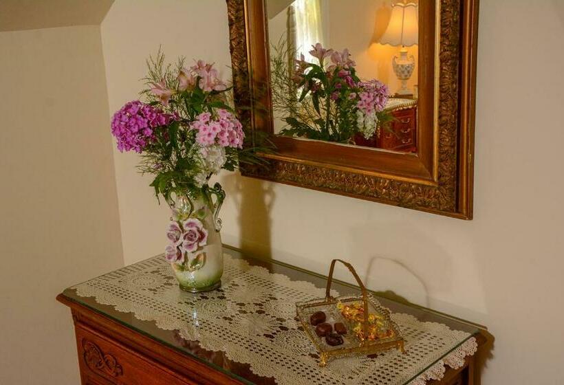 جناح ديلوكس, The Towers Bed & Breakfast