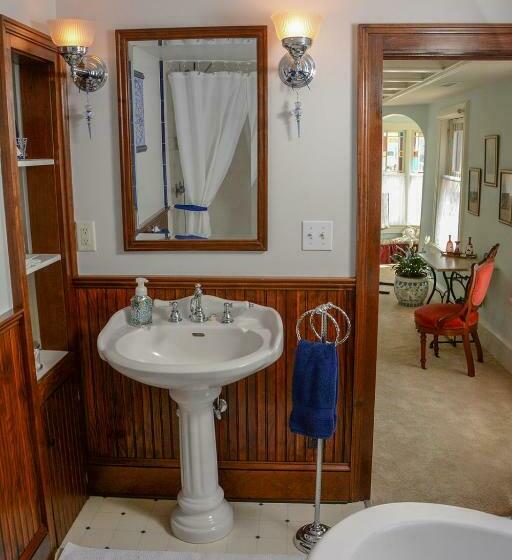 جناح ديلوكس, The Towers Bed & Breakfast