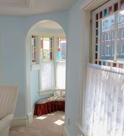 جناح ديلوكس, The Towers Bed & Breakfast