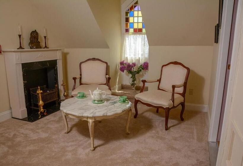 جناح, The Towers Bed & Breakfast