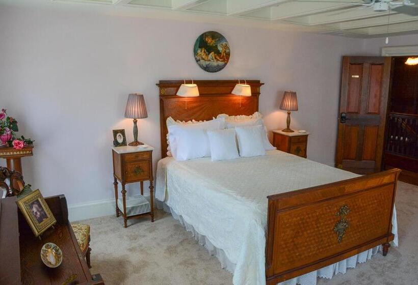 جناح, The Towers Bed & Breakfast