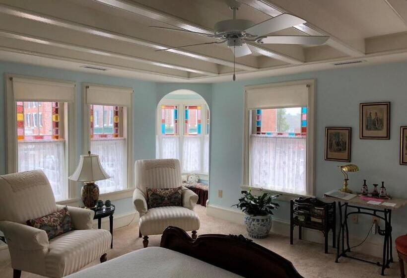 جناح ديلوكس, The Towers Bed & Breakfast