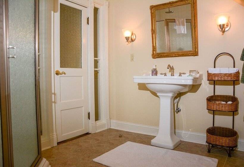 جناح, The Towers Bed & Breakfast