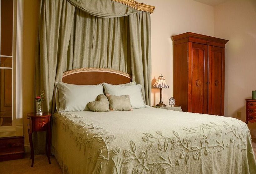 جناح, The Towers Bed & Breakfast