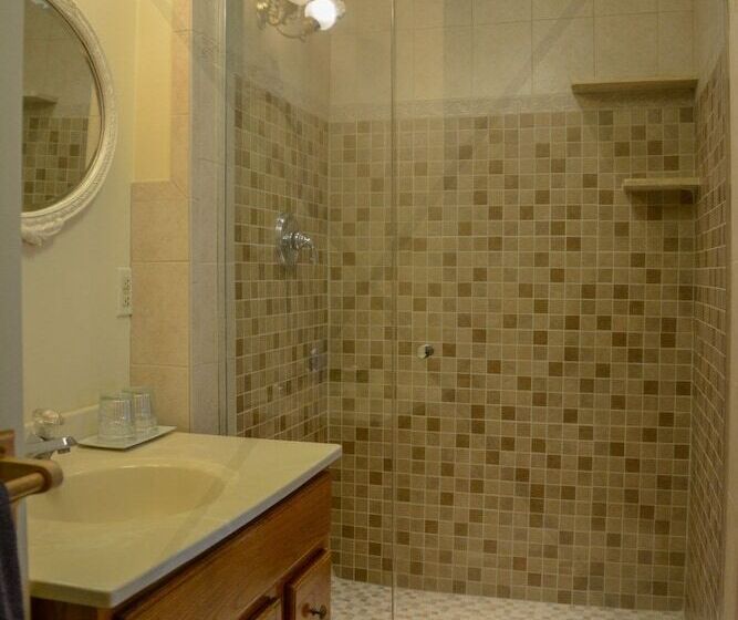 جناح, The Towers Bed & Breakfast