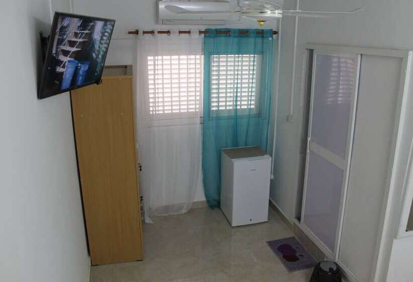 اتاق استاندارد یک نفره, Auberge Boulaos