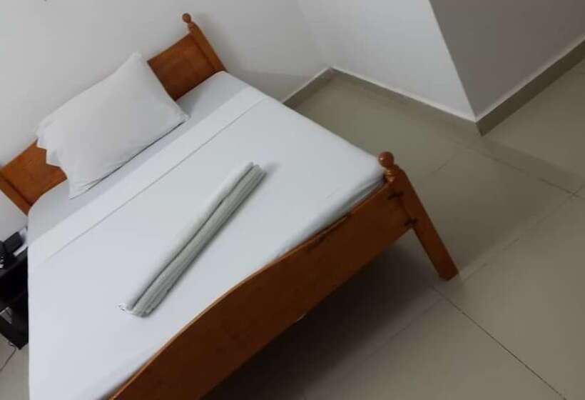 اتاق استاندارد یک نفره, Auberge Boulaos