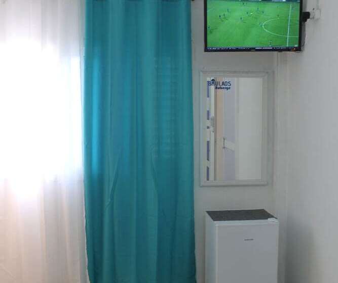 اتاق استاندارد سه نفره, Auberge Boulaos