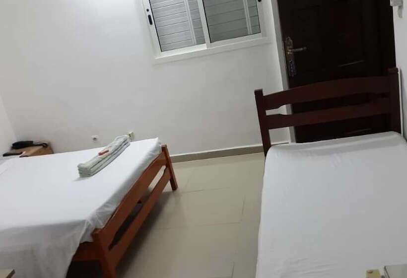 اتاق استاندارد سه نفره, Auberge Boulaos
