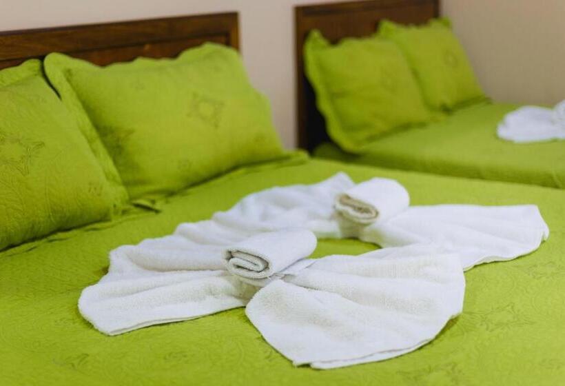 اتاق استاندارد سه تخته با بالکن, Class Apart