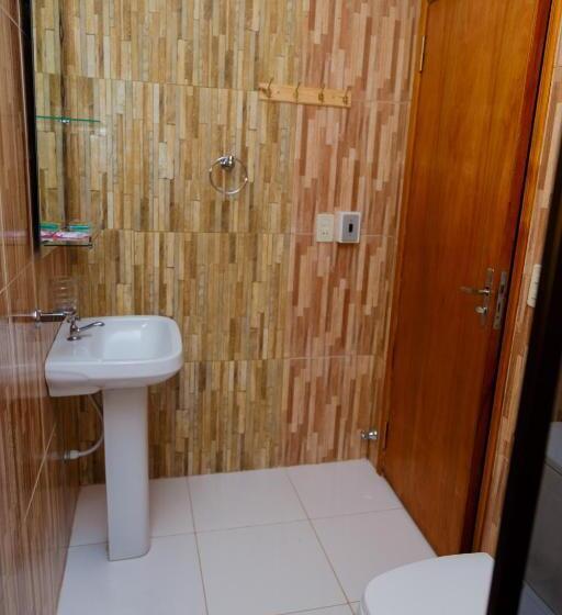 اتاق کلاسیک سه تخته, Class Apart