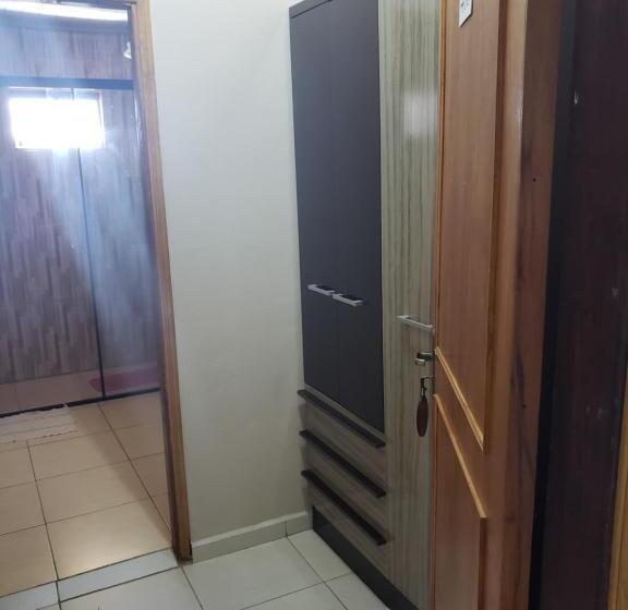 اتاق خانوادگی, Class Apart