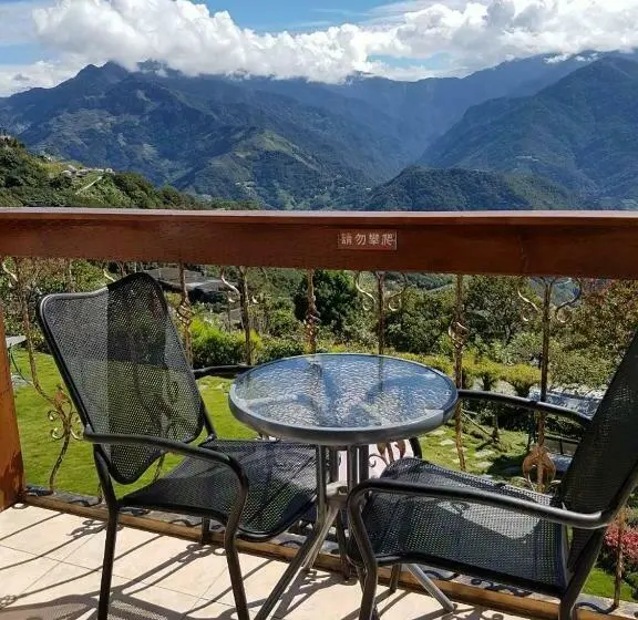 سوییت خانوادگی, Starvilla