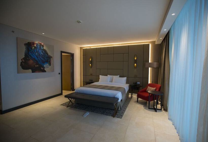 اتاق لوکس, Grand Hotel De Kintélé