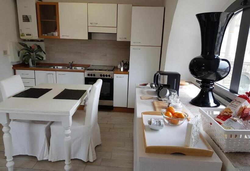 带1个卧室的顶楼公寓, Charme Rooms Villa Moroni