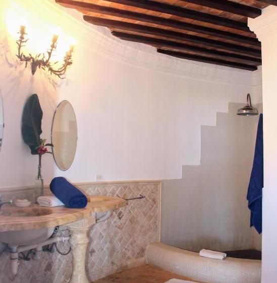 اتاق لوکس, El Castillo