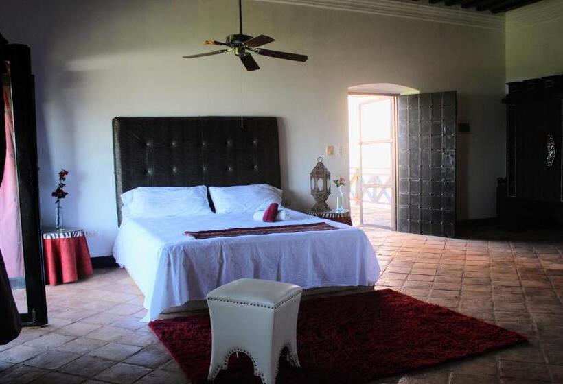 اتاق لوکس, El Castillo