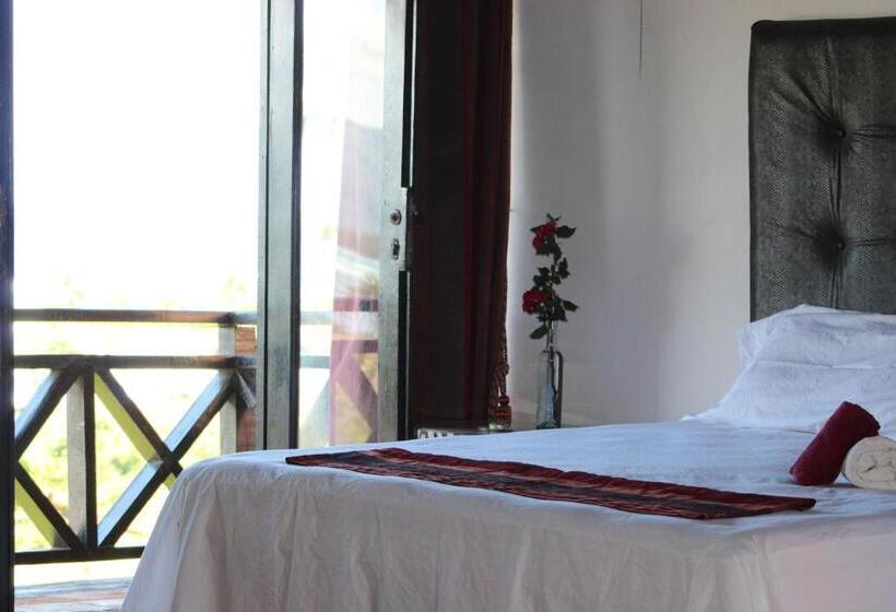 اتاق لوکس, El Castillo