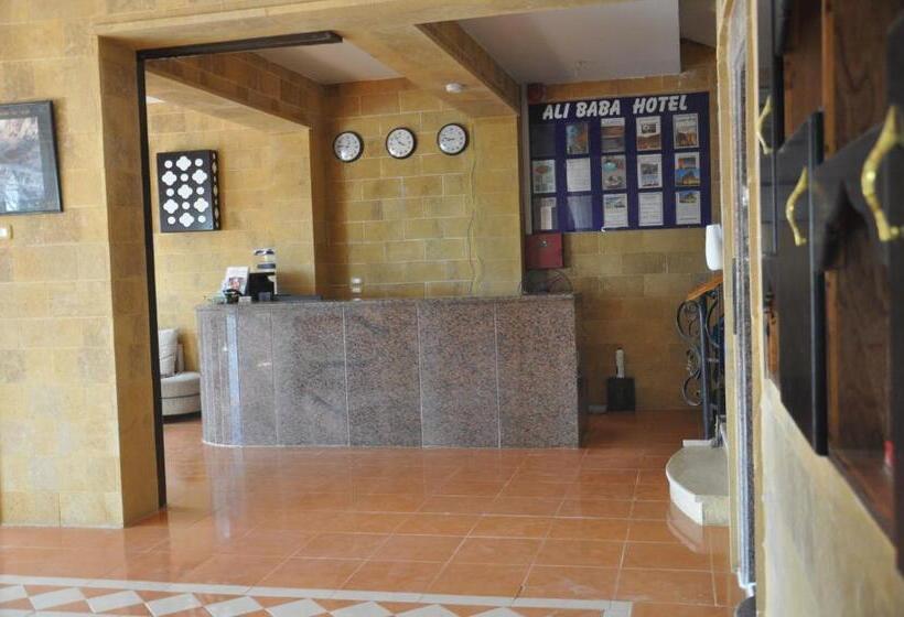 اتاق اکونومی یک تخته, Ali Baba Safaga