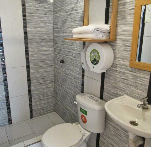 Balkonlu 4 kişilik Standart Oda, Hosteria B Y B