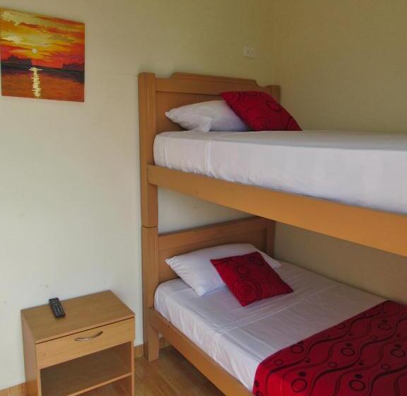 Balkonlu 4 kişilik Standart Oda, Hosteria B Y B