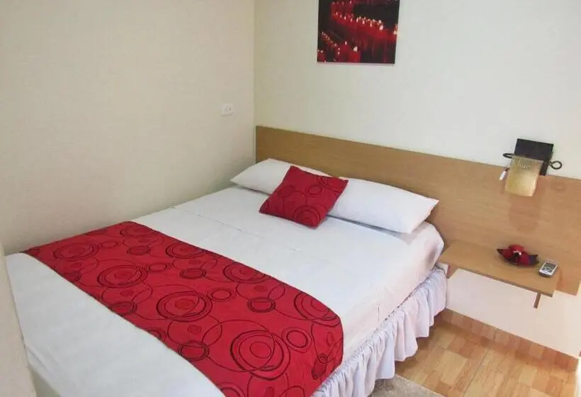 اتاق استاندارد چهارنفره با بالکن, Hosteria B Y B